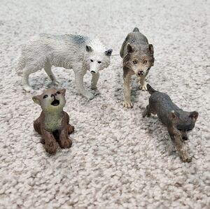 Papo/Safari Wolf Figurines Family